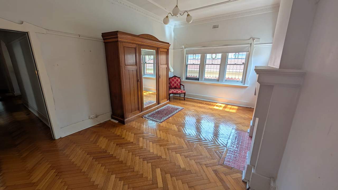 Unfurnished room in a flatshare