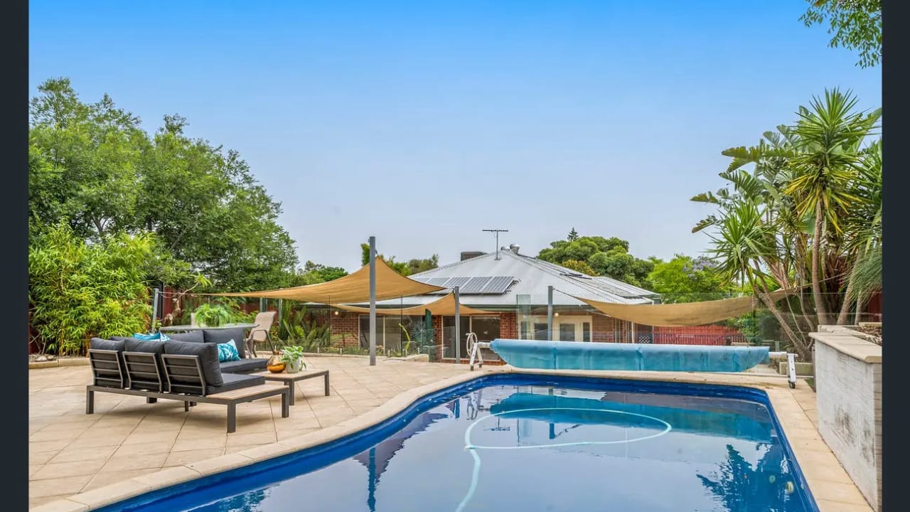 Furnished room in a share house