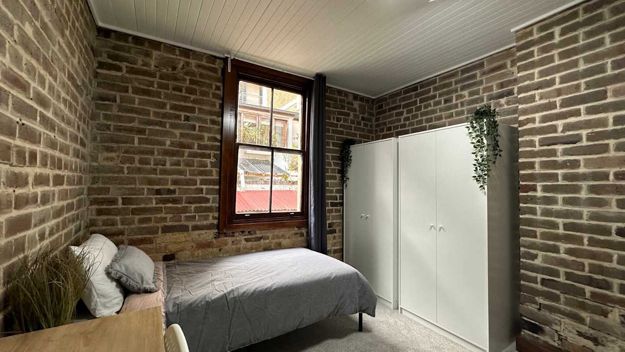 Furnished room in a flatshare