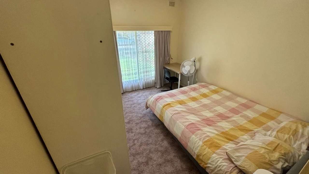 Room in a share house