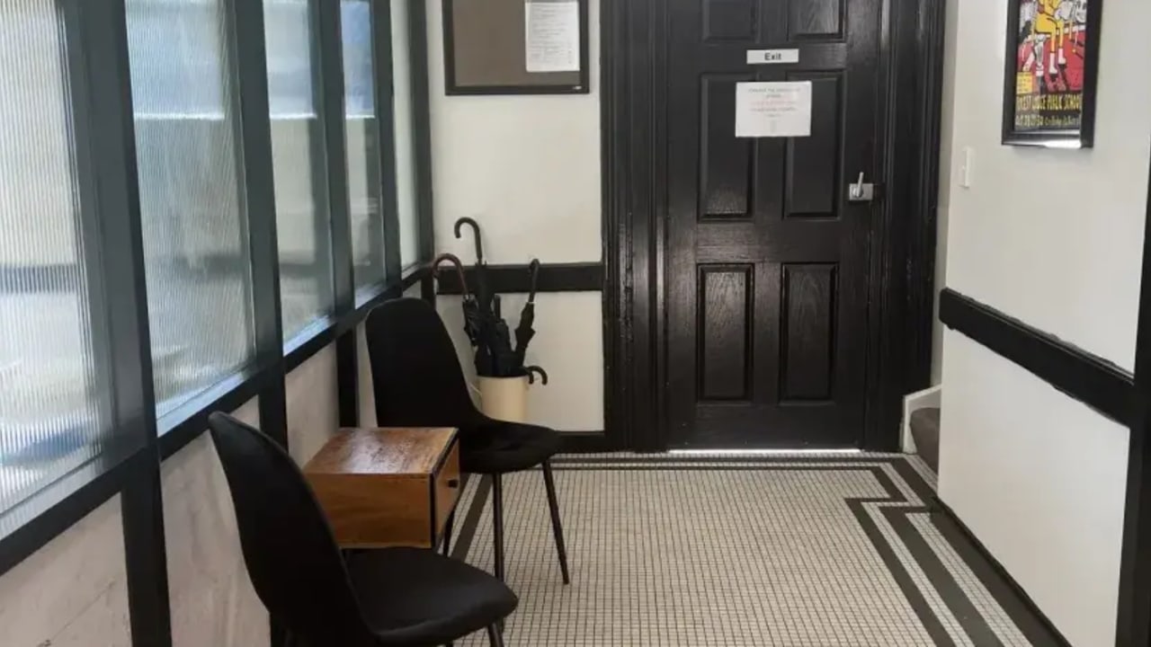 Furnished room in a share house