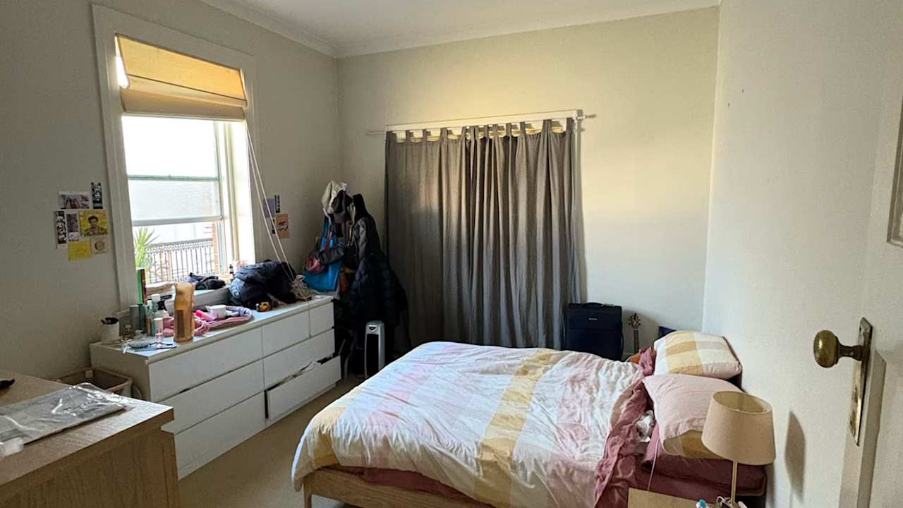 Unfurnished room in a flatshare