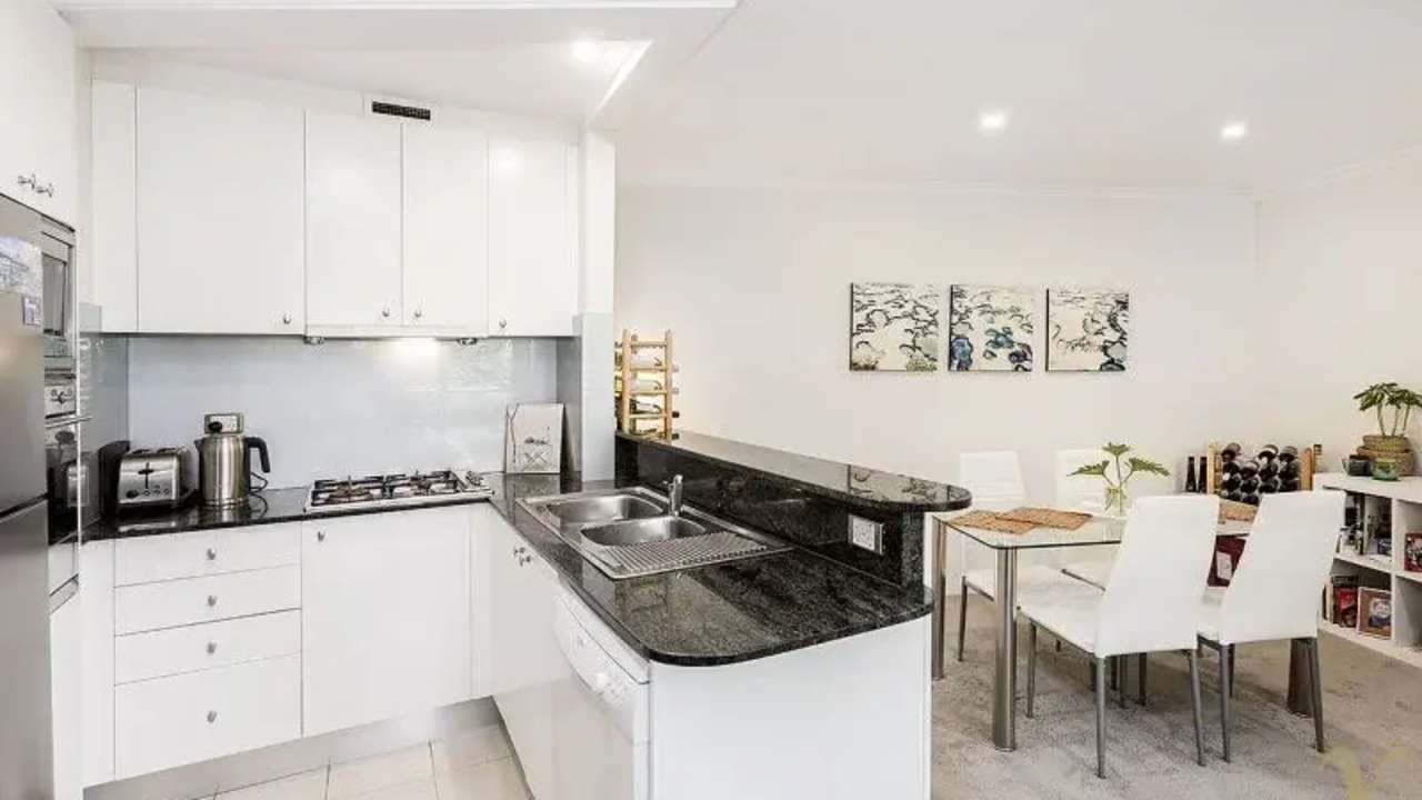 Furnished room with ensuite in a flatshare