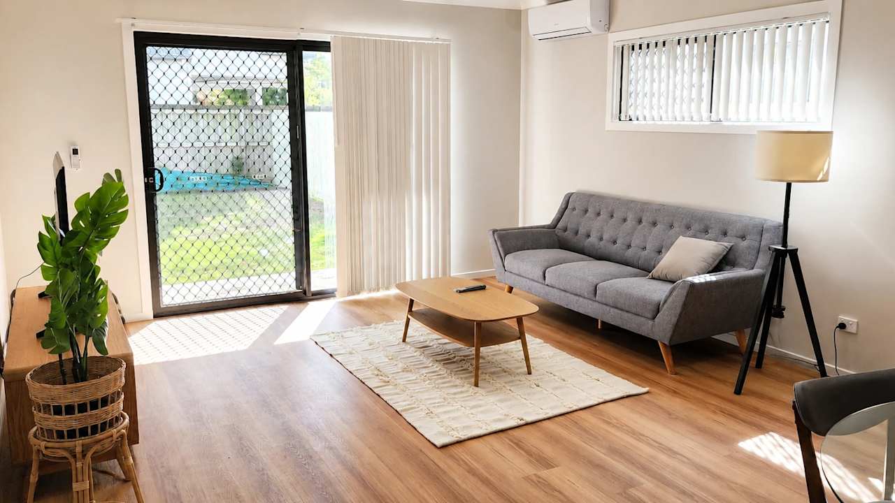 Unfurnished room studio flat for rent