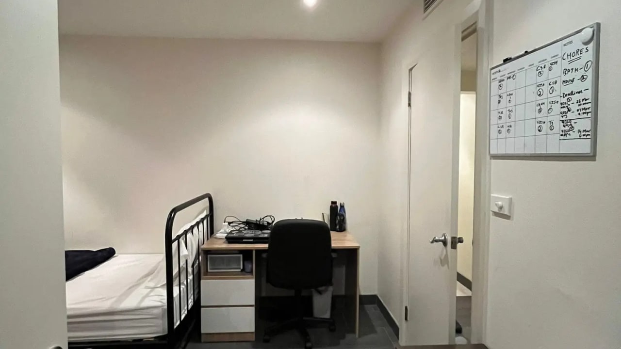Furnished room in a flatshare
