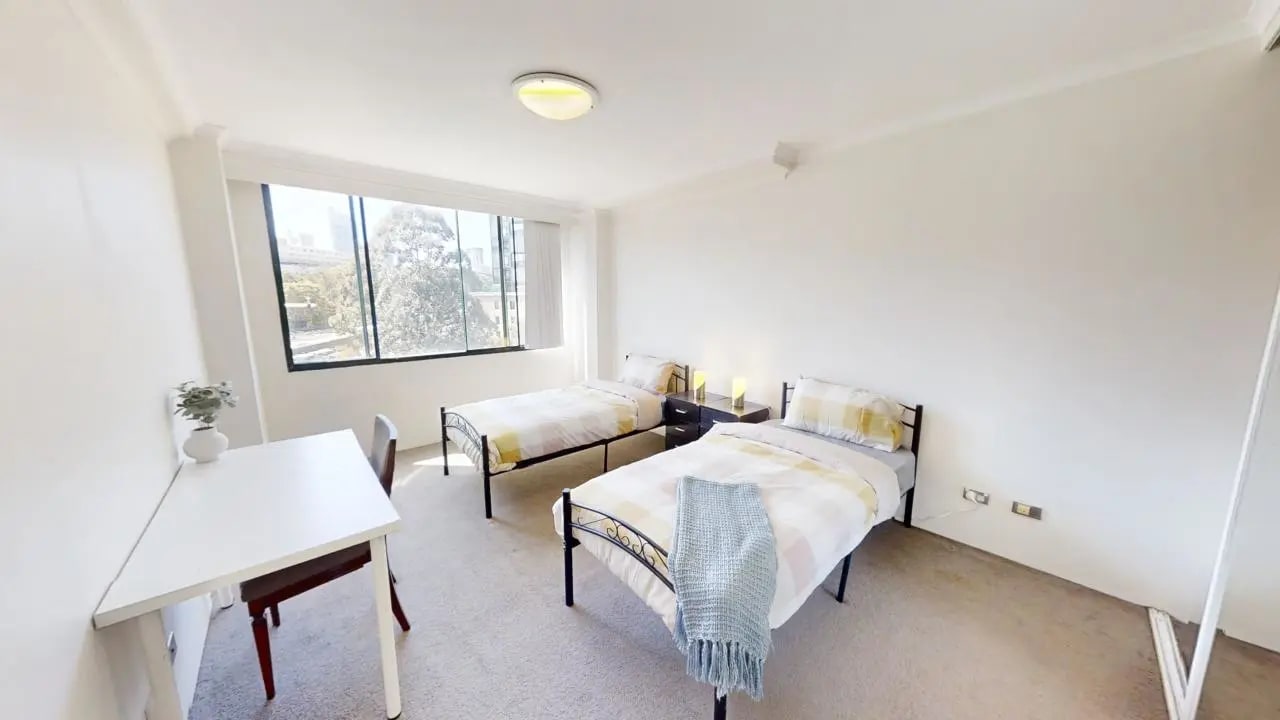 Furnished room in a flatshare