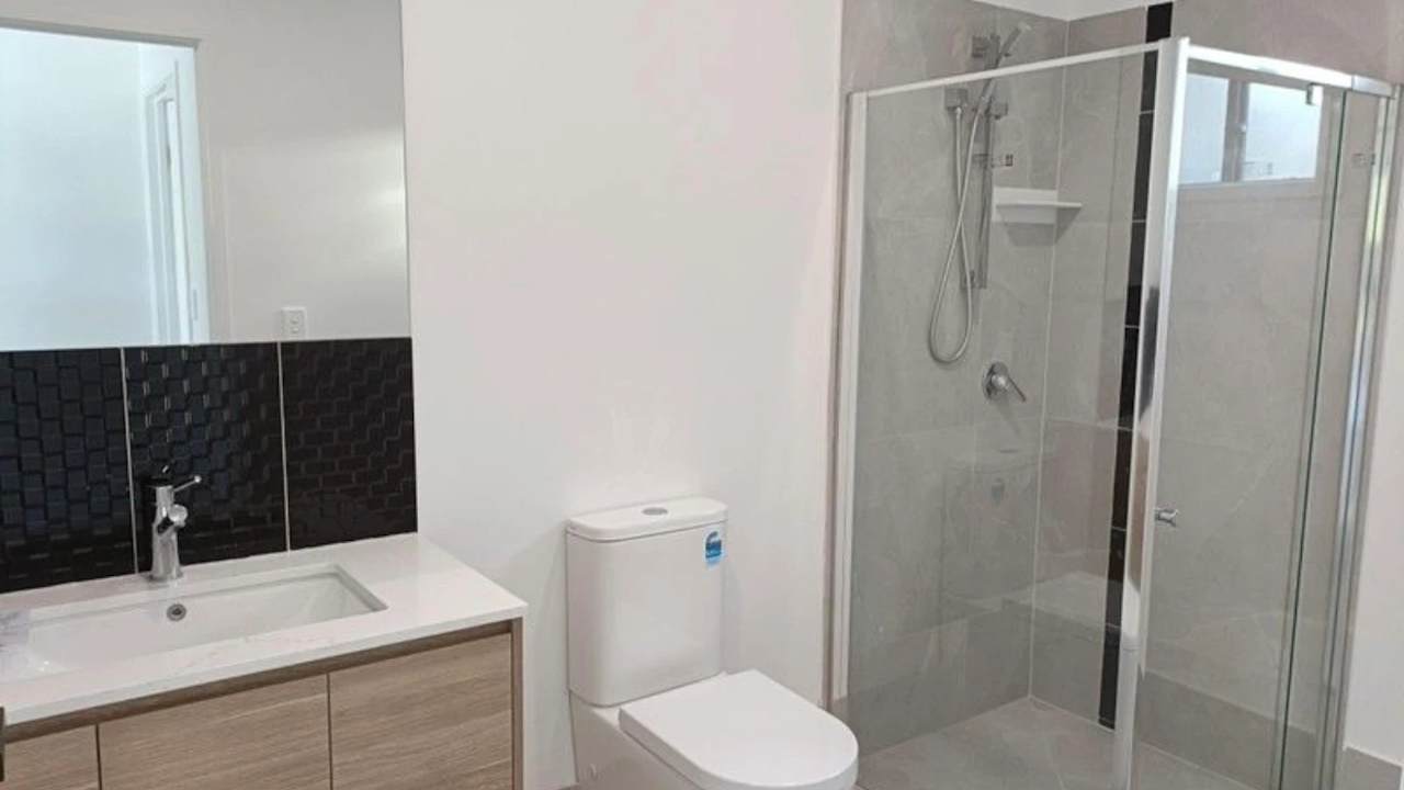 Unfurnished room in a share house