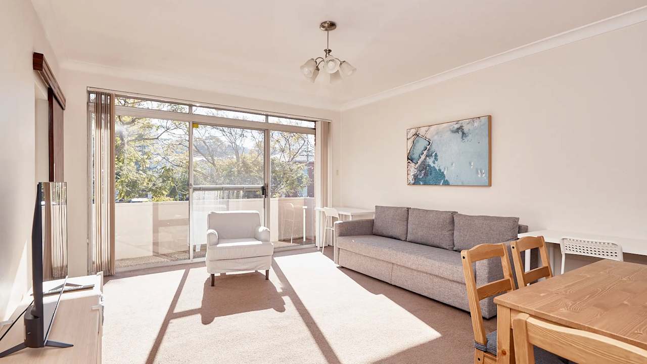 Furnished room in a flatshare