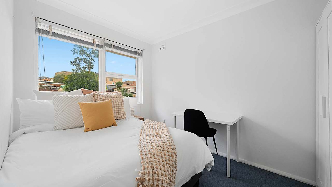 Room in a share house