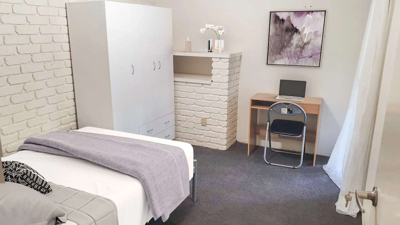 Furnished room in a share house