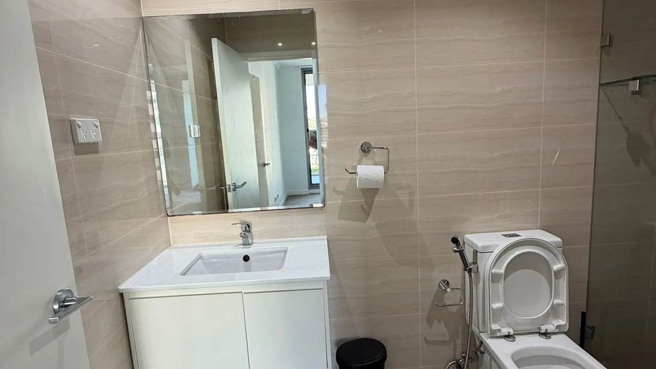 Furnished room with ensuite in a flatshare