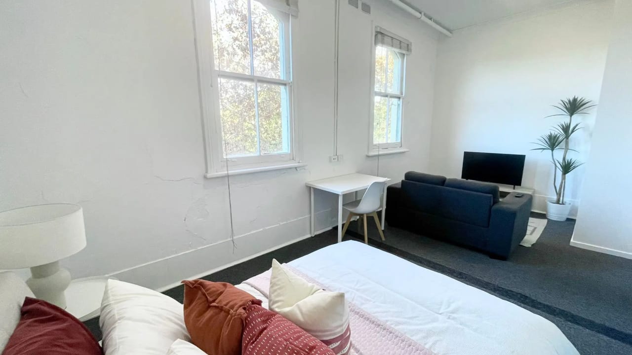 Room studio flat for rent