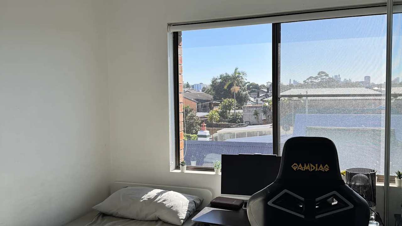 Furnished room in a flatshare