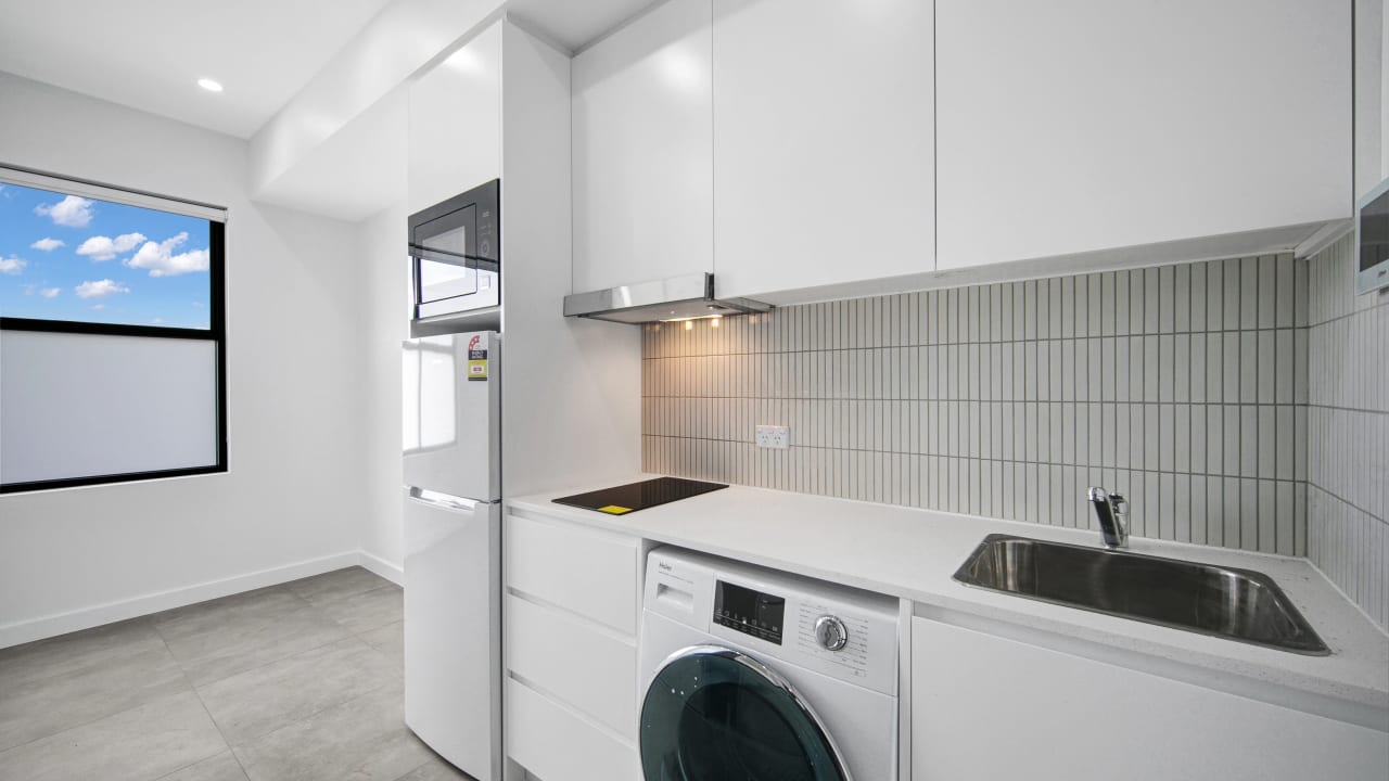 Unfurnished room studio flat for rent