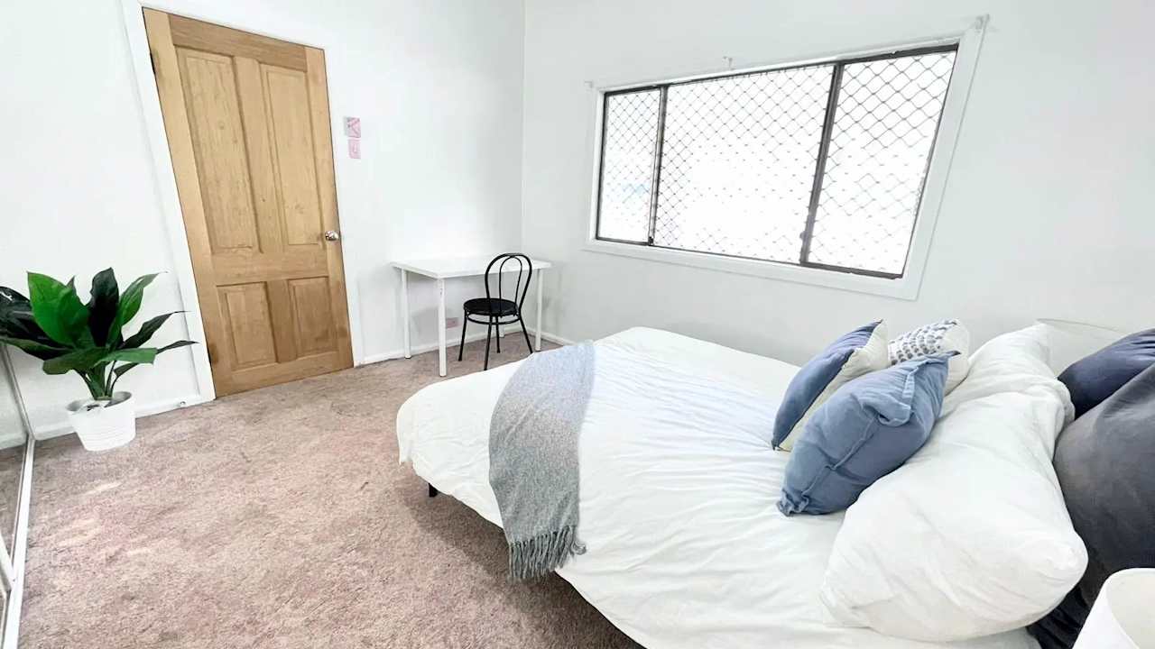 Room in a share house