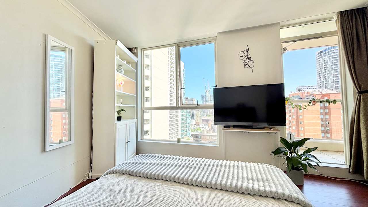 Furnished room with ensuite in a flatshare