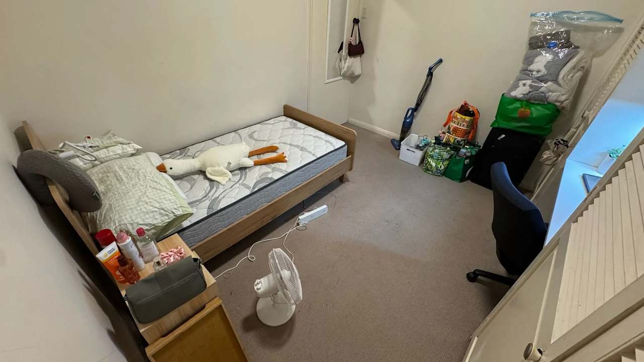 Furnished room in a share house