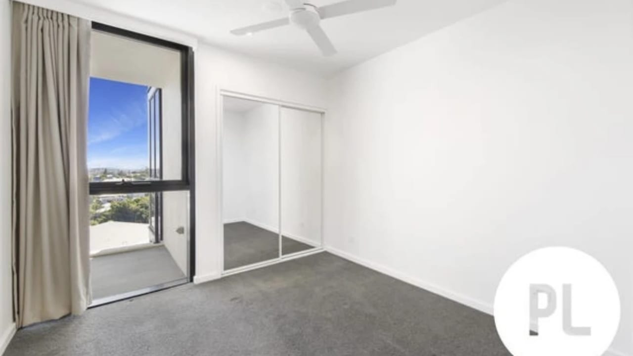 Unfurnished room with own bathroom