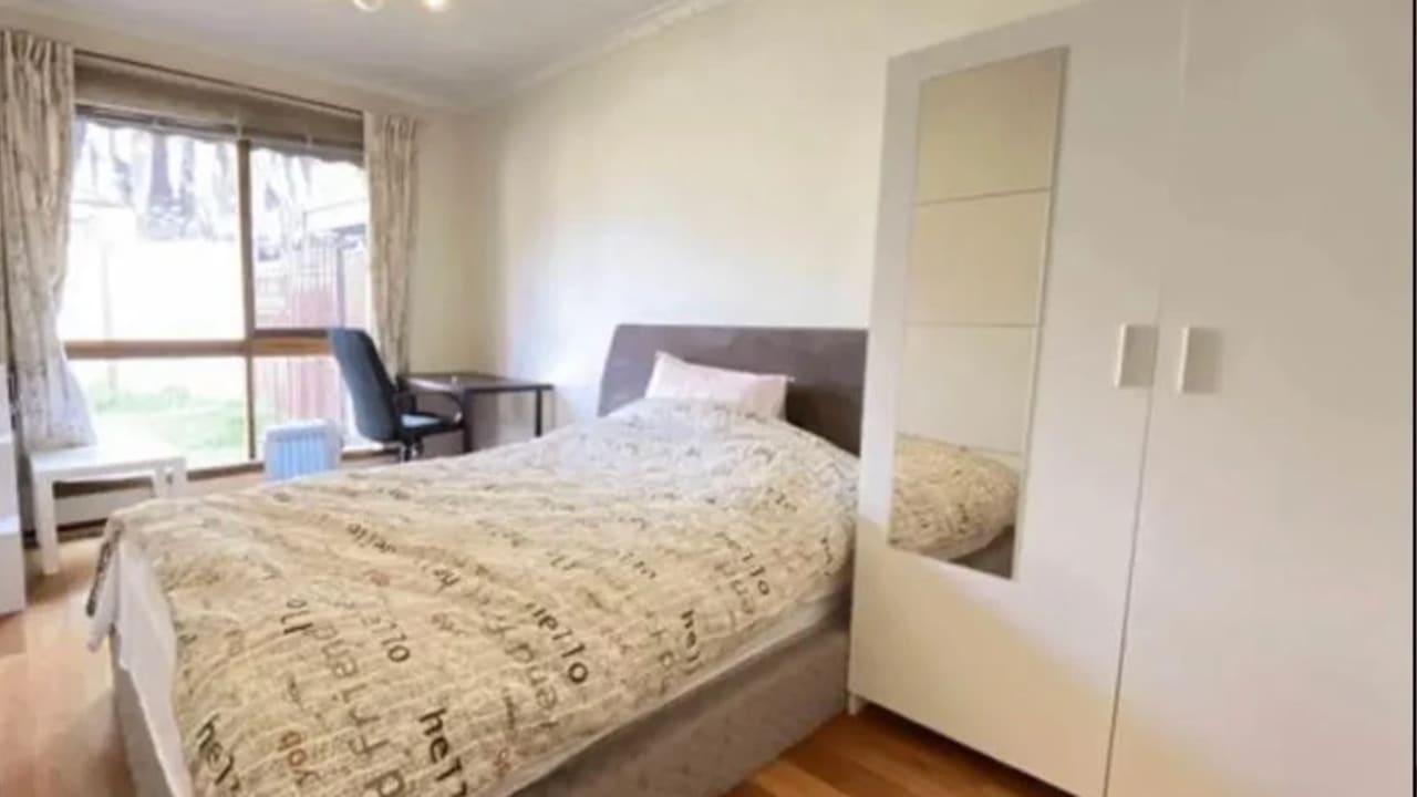 Furnished room in a share house
