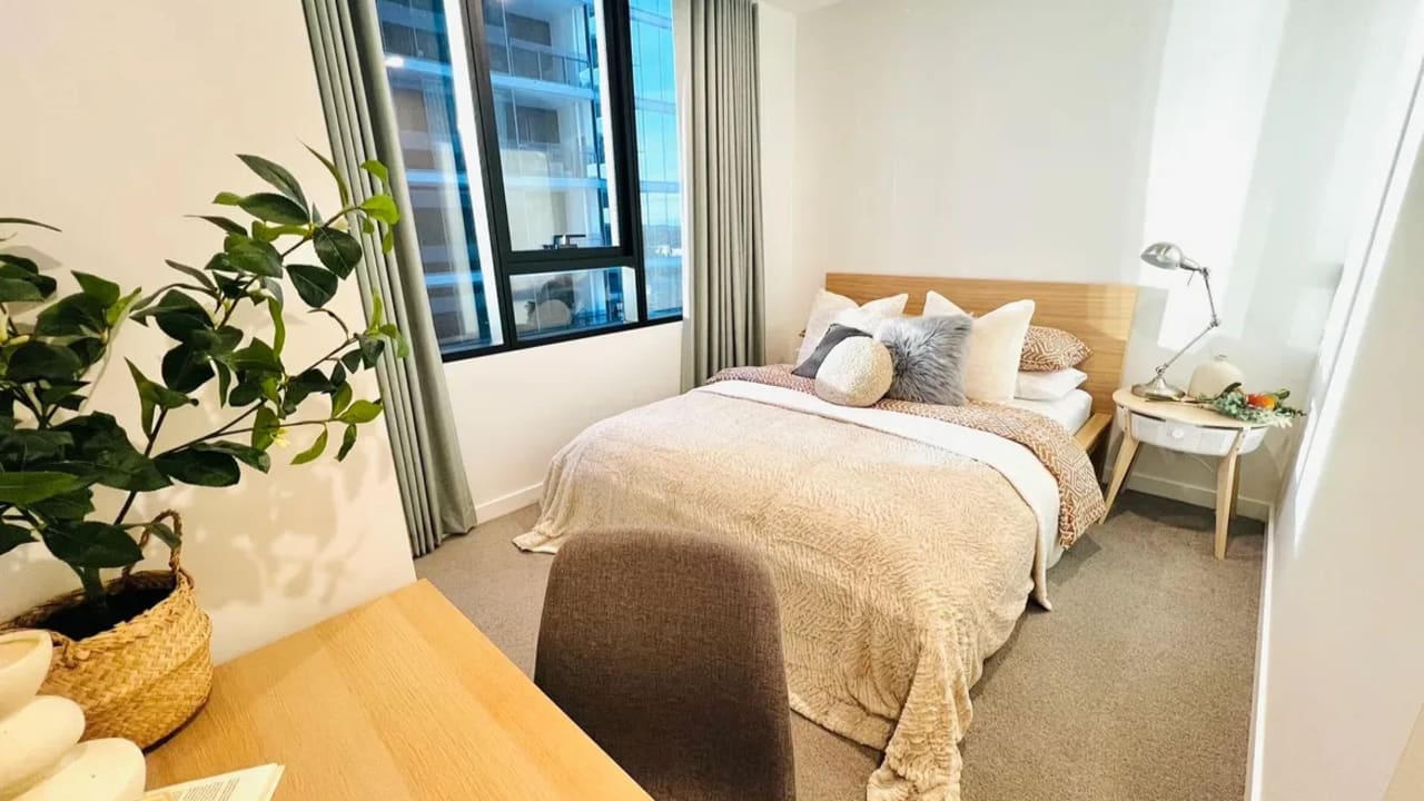 Furnished room with ensuite in a flatshare