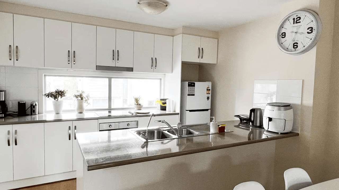 Whole property with 1 room for rent