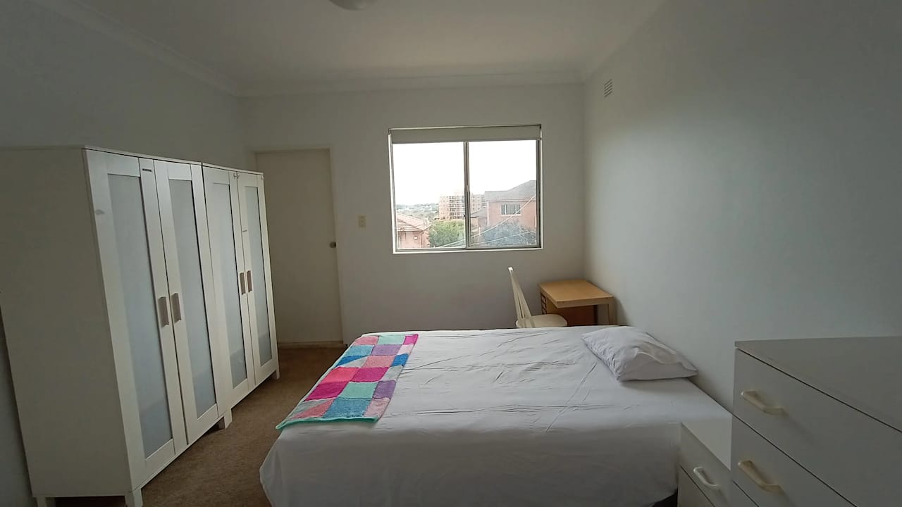 Furnished room with ensuite in a flatshare