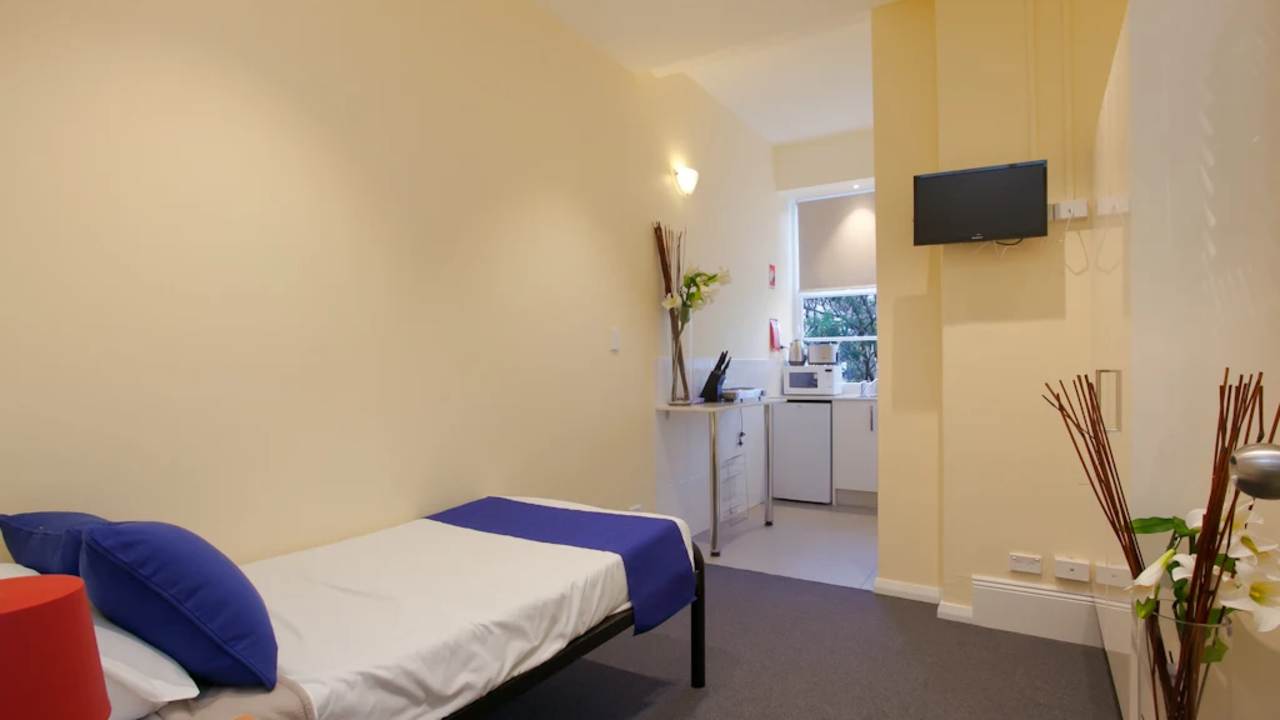 Furnished room studio flat for rent