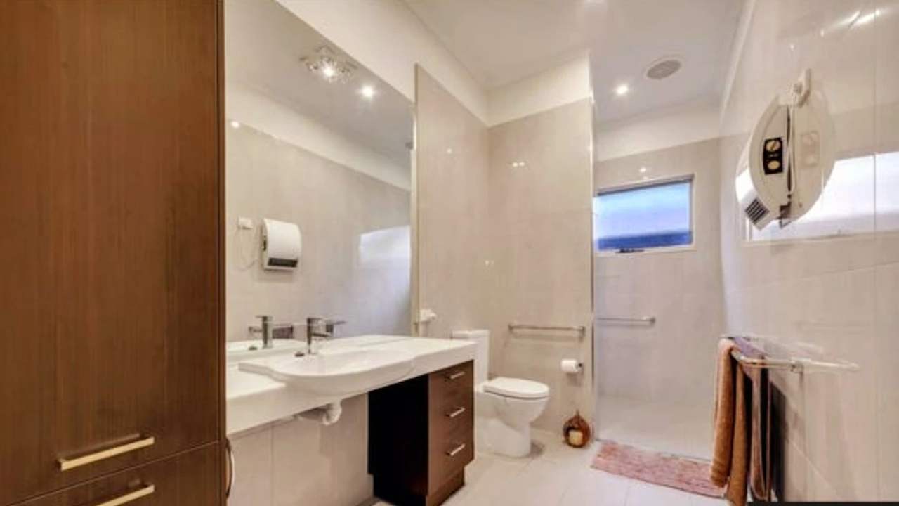 Room in a share house