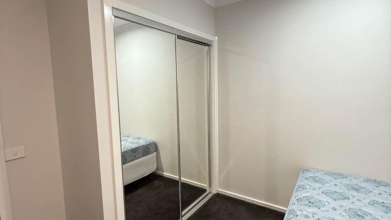 Room in a share house