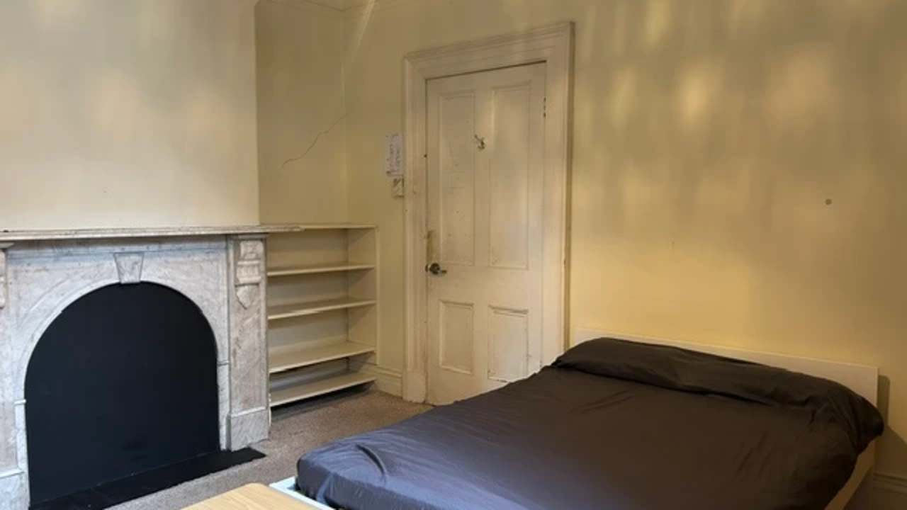 Furnished room in a share house