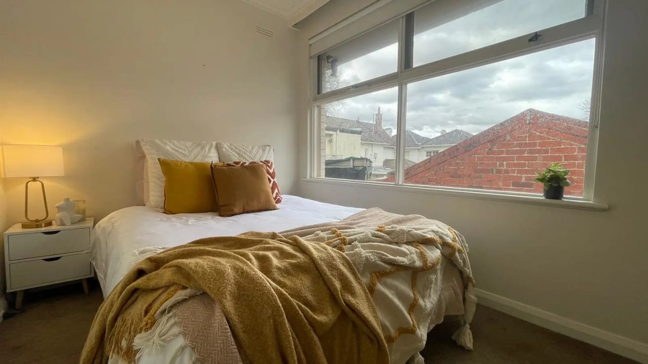 Furnished room in a flatshare