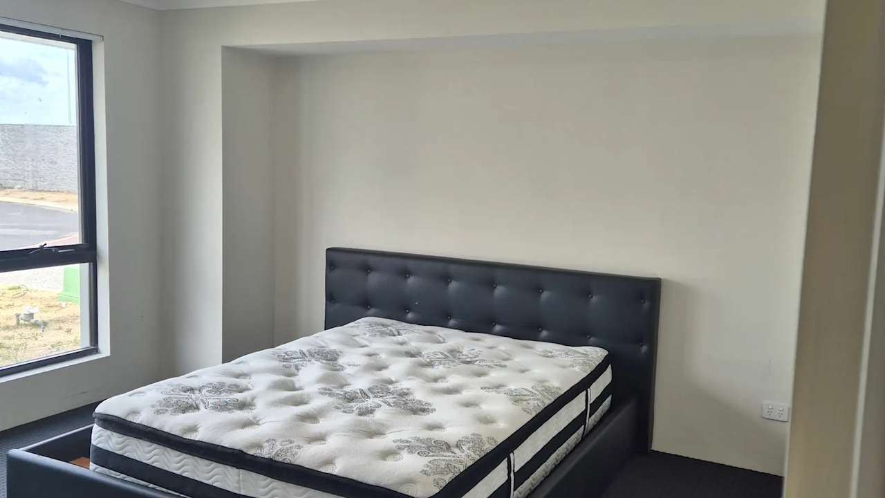 Room in a share house