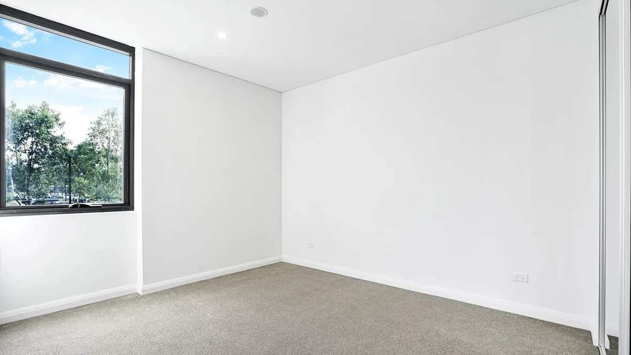 Unfurnished room with own bathroom
