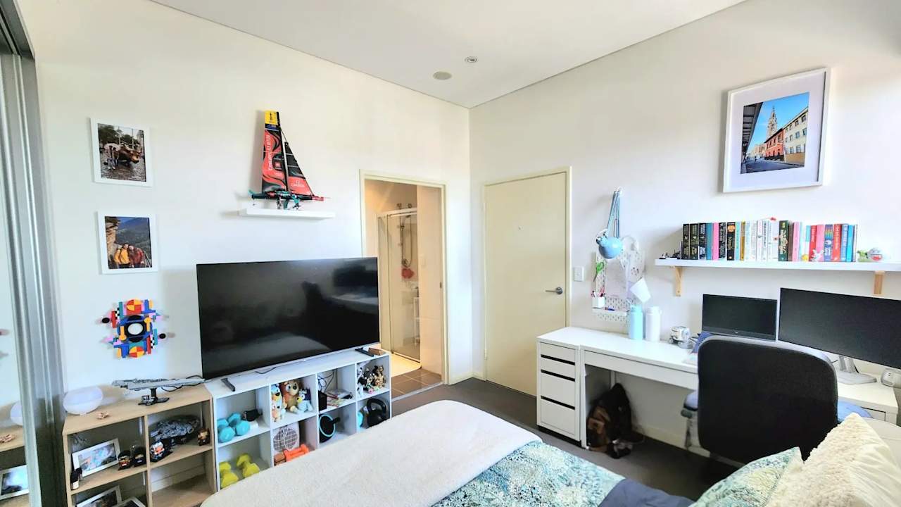 Furnished room with ensuite in a flatshare