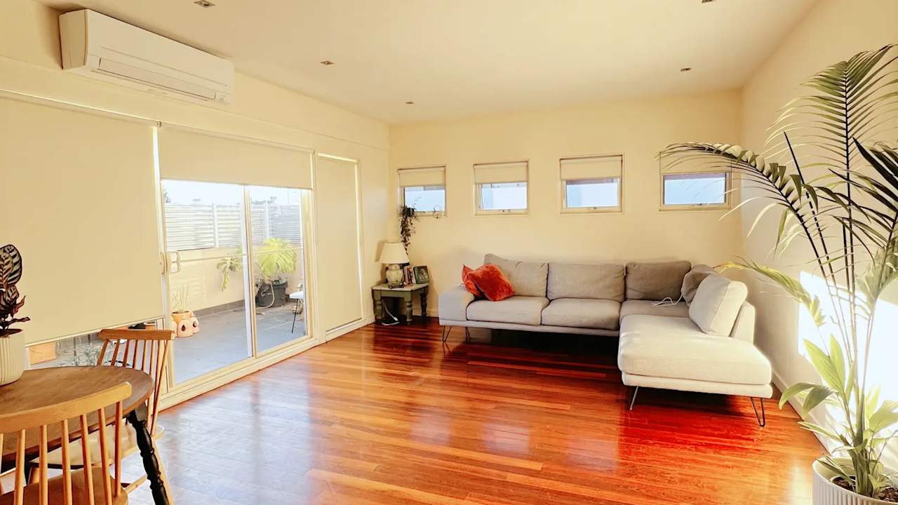 Unfurnished room in a flatshare