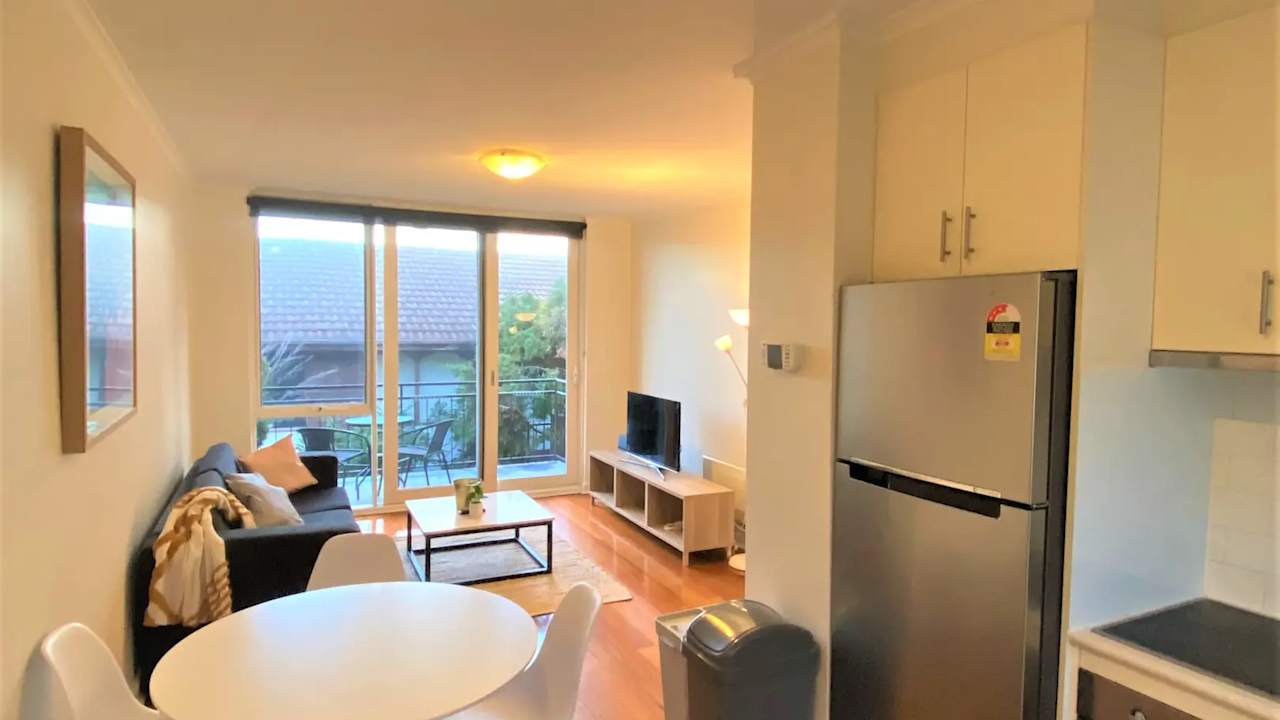 Furnished room in a flatshare