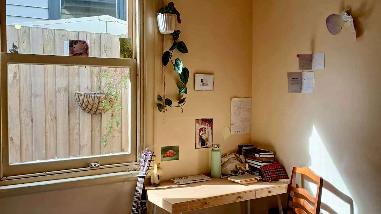 Room in a share house