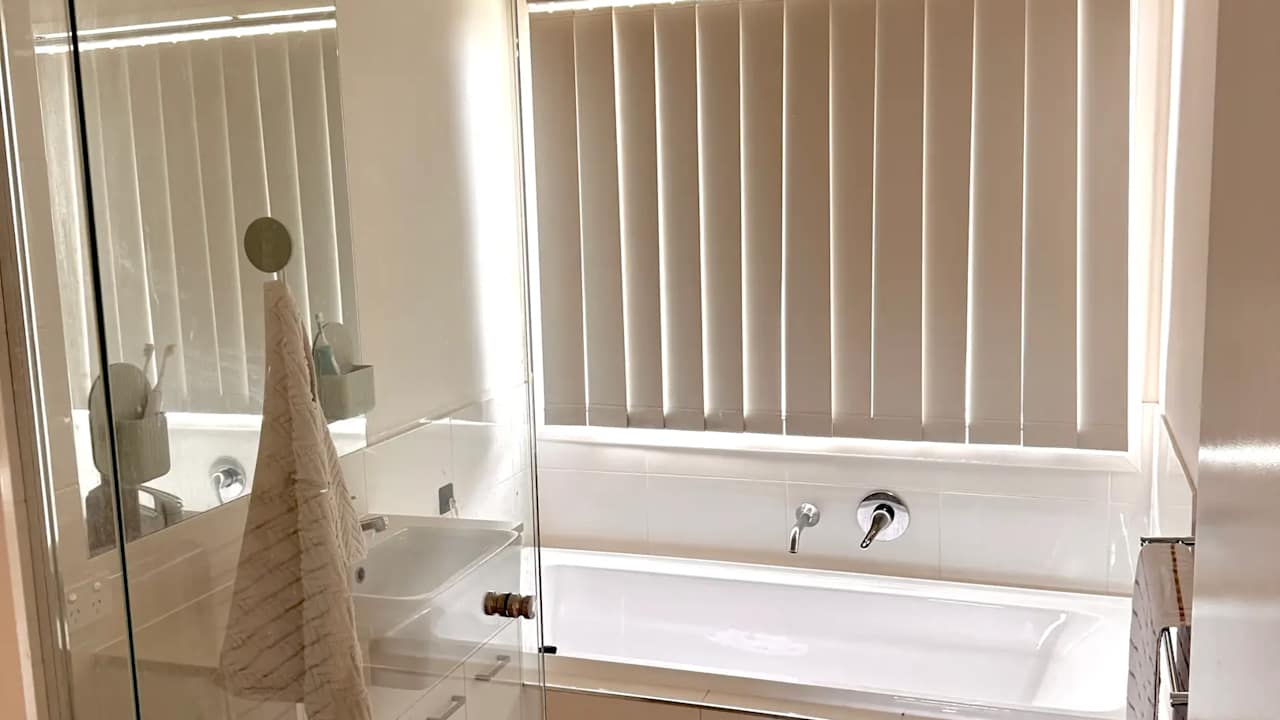 Room in a share house