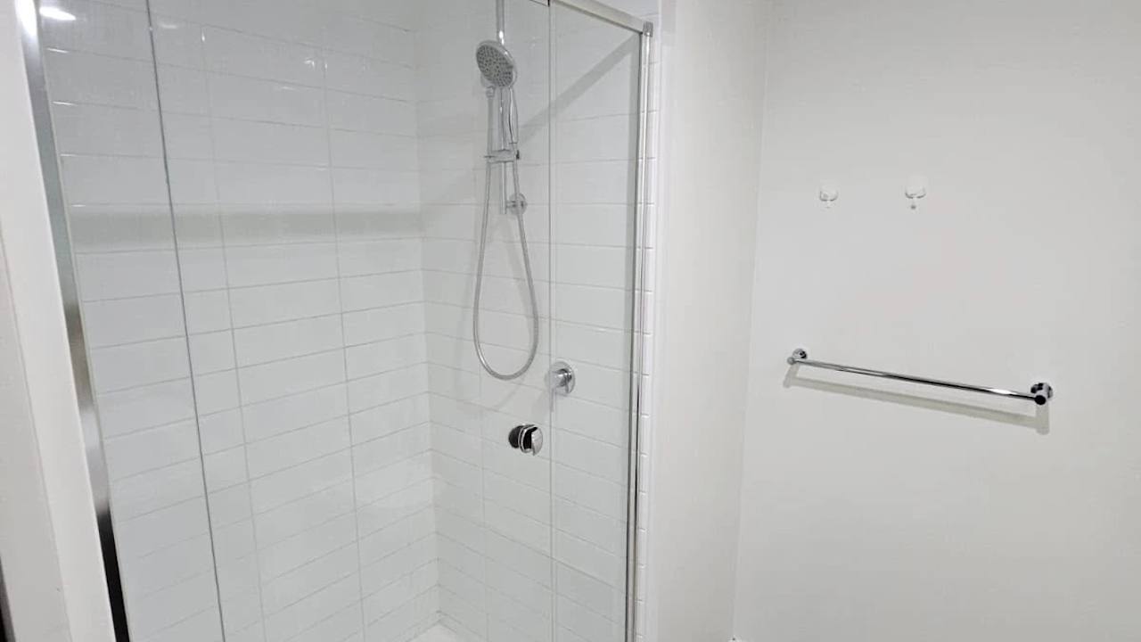 Furnished room with ensuite in a flatshare