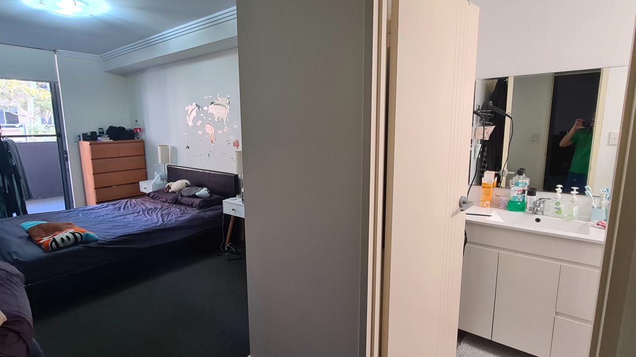 Furnished room with ensuite in a flatshare