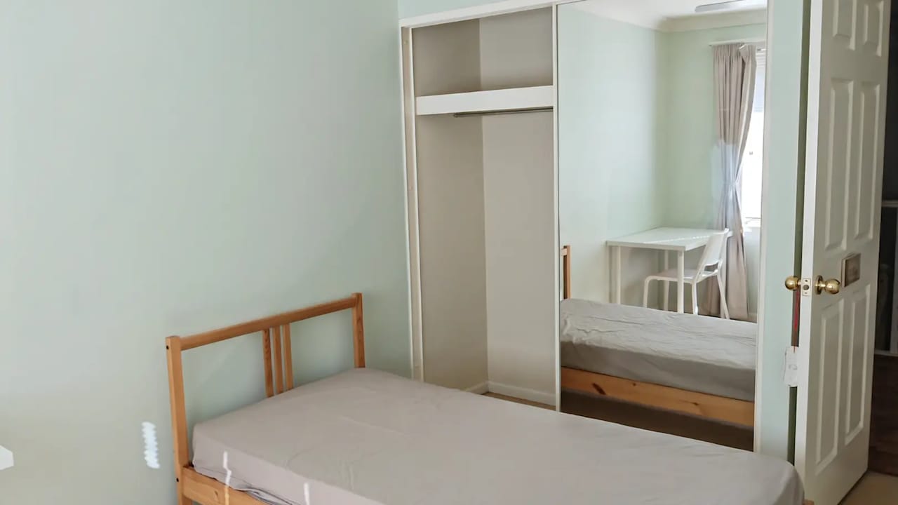 Room in a share house