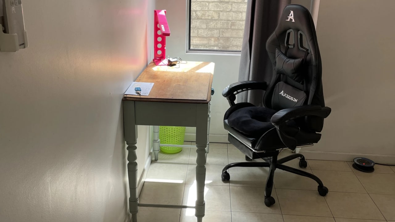 Furnished room with own bathroom