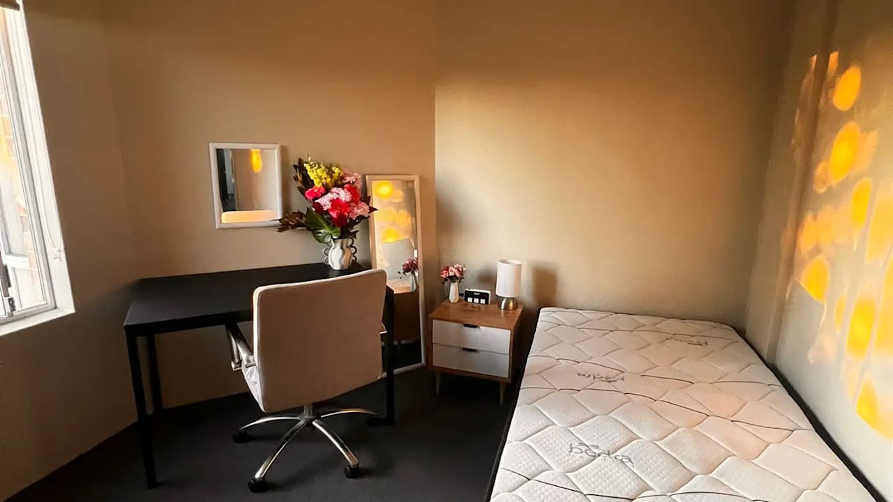 Furnished room in a share house