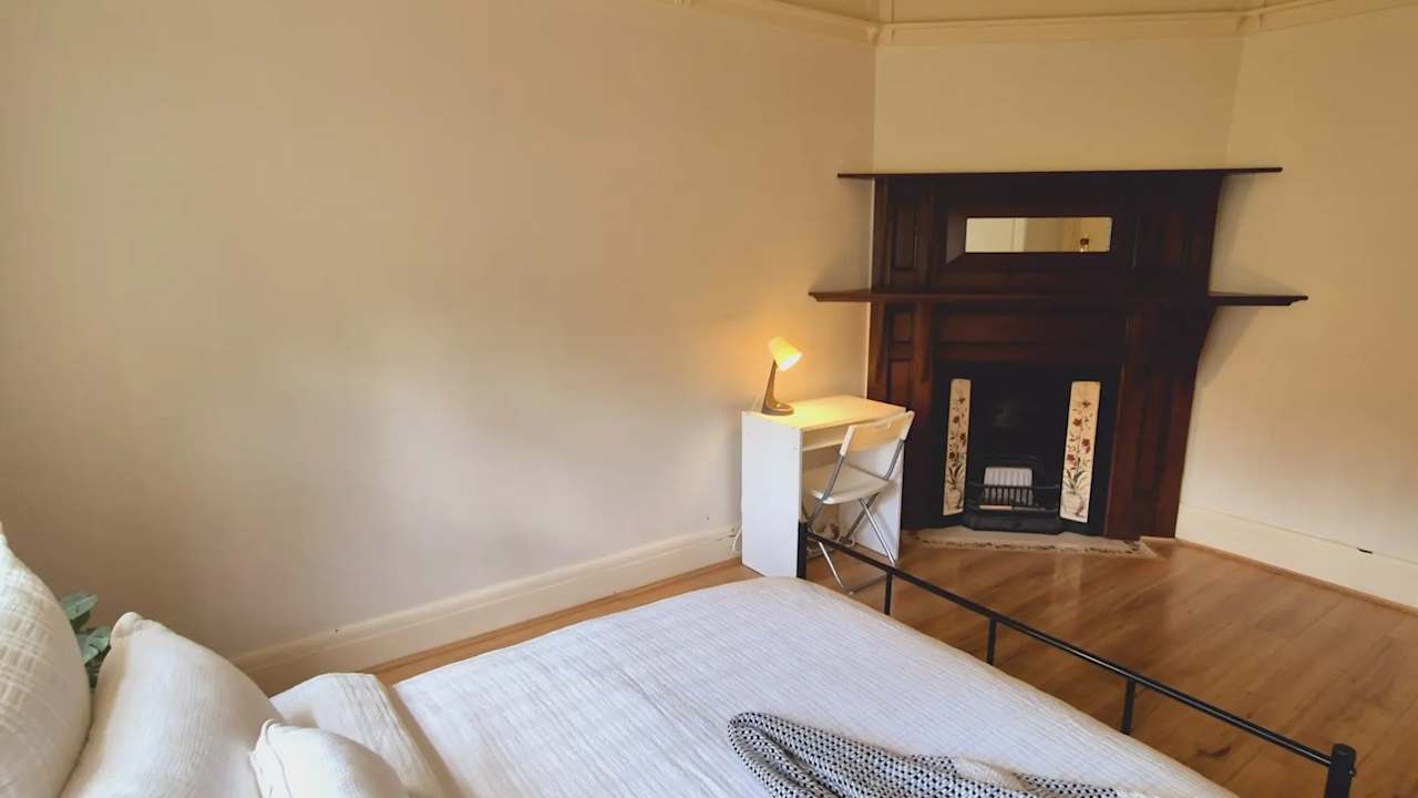 Furnished room in a share house