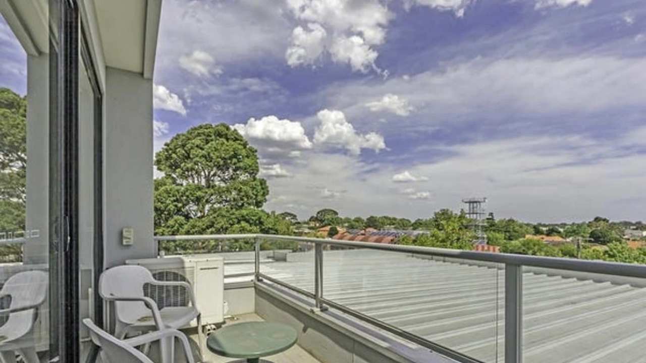 Unfurnished room in a flatshare