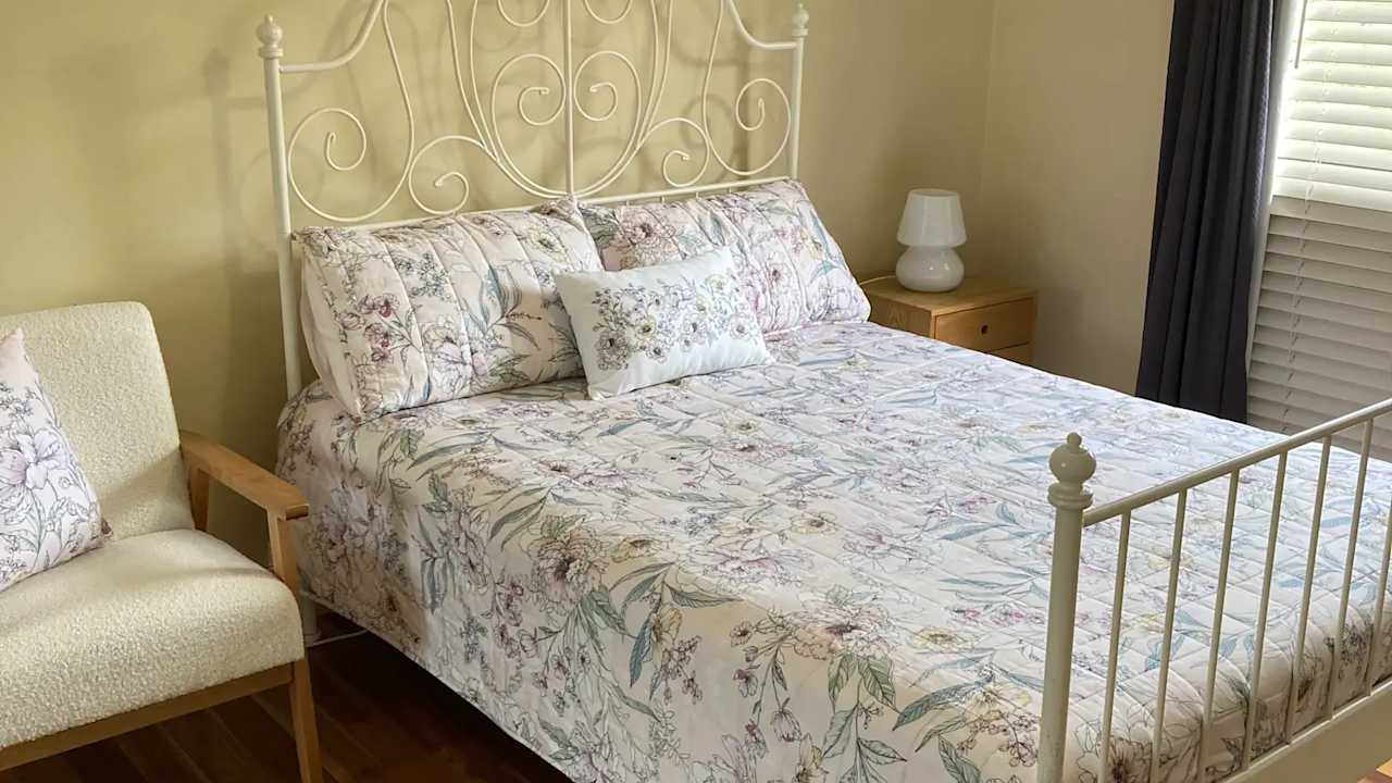 Furnished room with ensuite in a flatshare