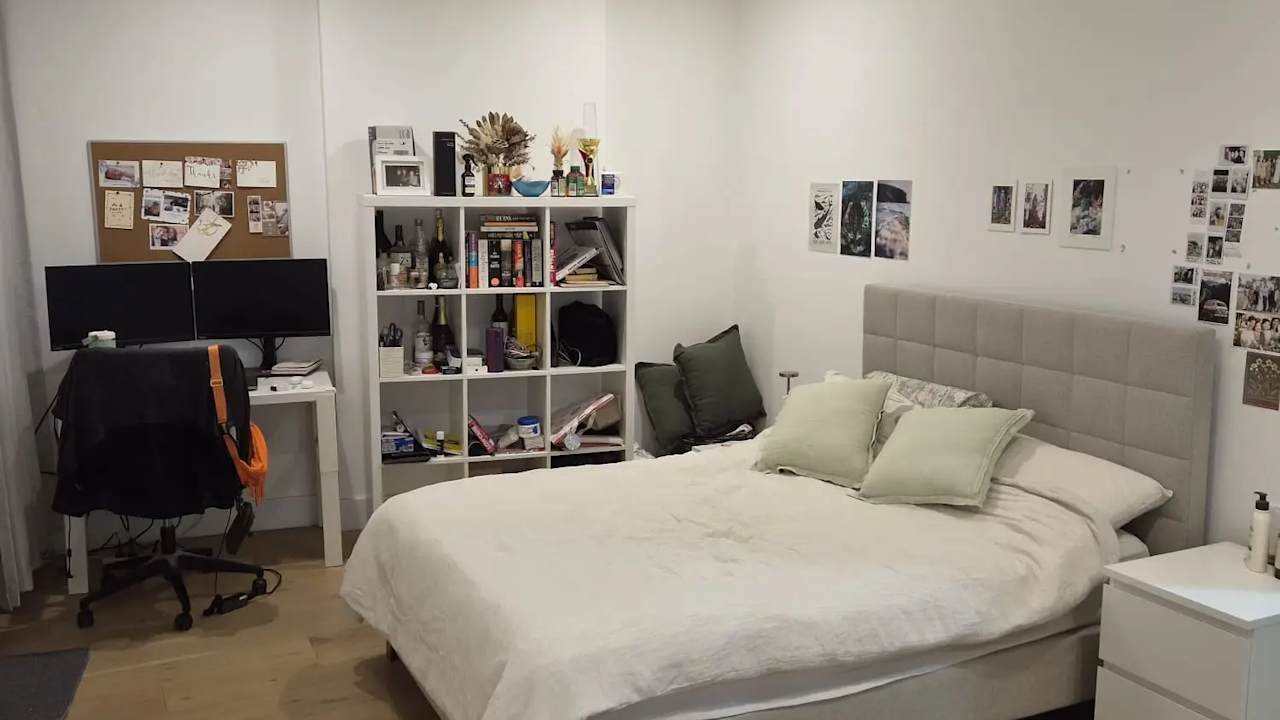 Furnished room with ensuite in a flatshare