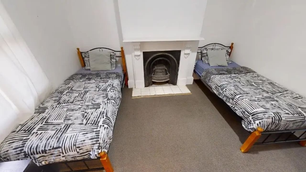 Furnished room in a share house