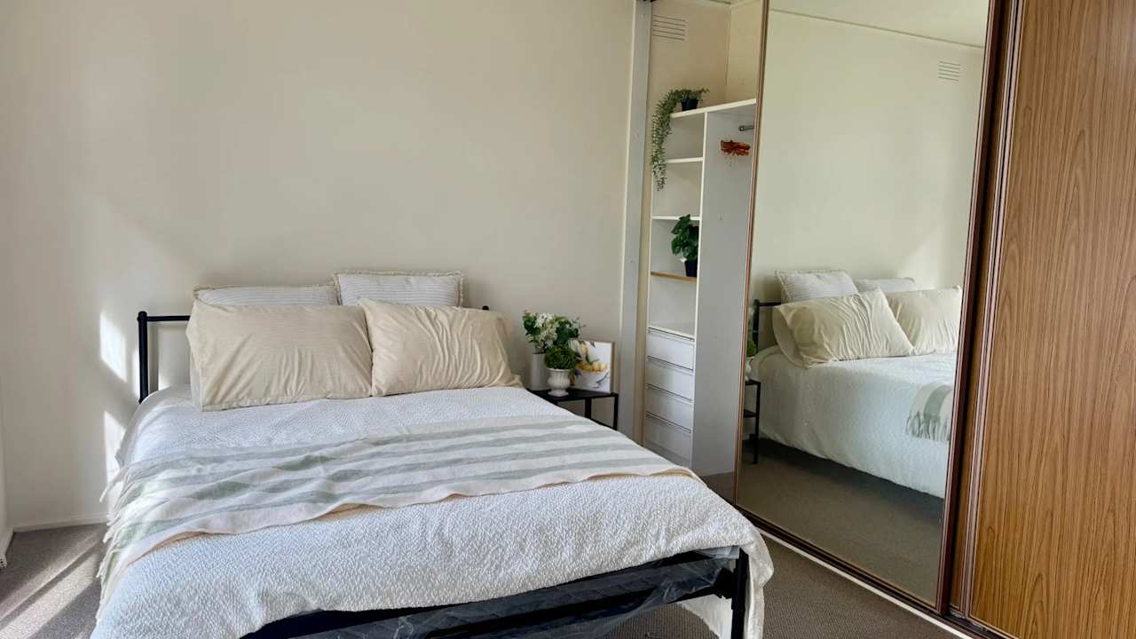 Furnished room in a flatshare