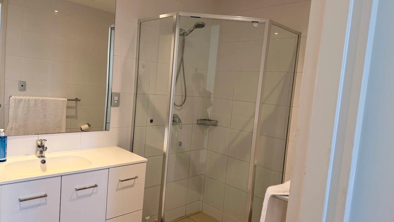 Furnished room with ensuite in a flatshare